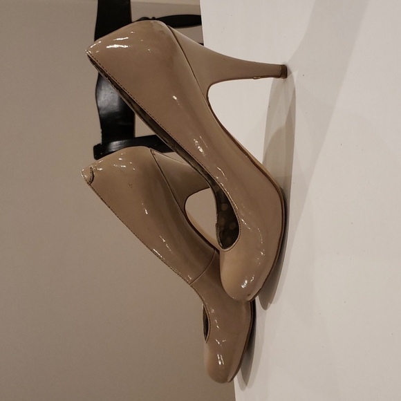 Fergalious by Fergie nude pumps - Picture 2 of 5